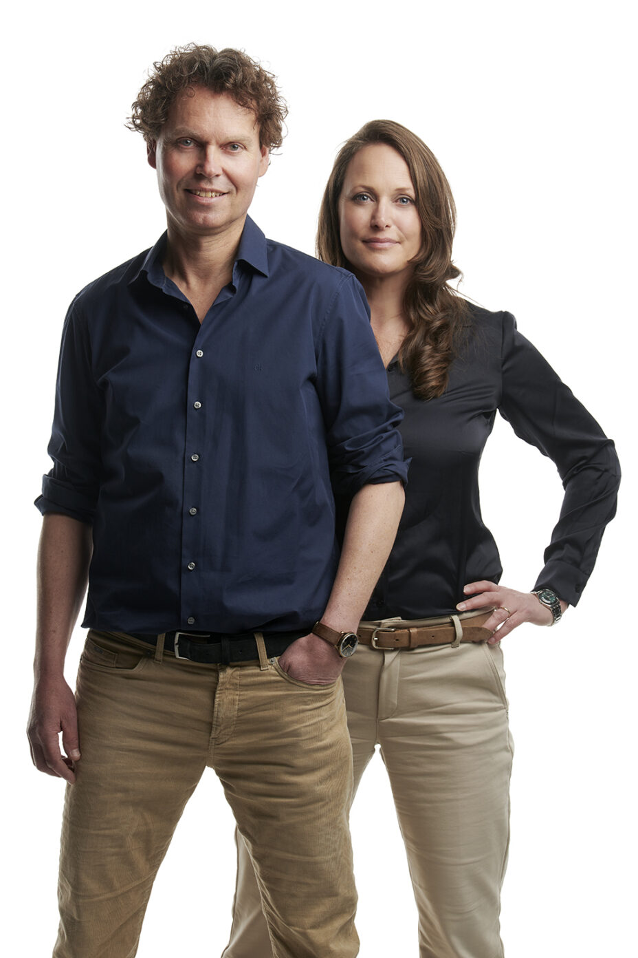 Team van twee makelaars klaar om te adviseren bij woningverkoop