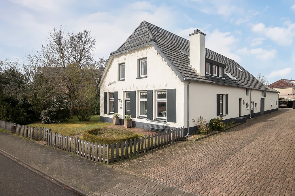 MN11427-23942-104478366